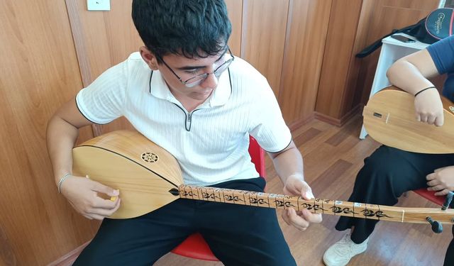 Gençlik Merkezi Sanatla Buluşturuyor