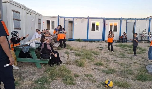 Kırşehir AFAD gönüllüleri kampta buluştu: Kamp ateşi çevresinde moral depoladılar!