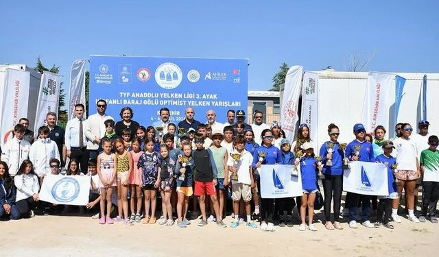 Kırşehir Hirfanlı’da 70 sporcu rüzgârla yarıştı: Ödüller sahiplerini buldu