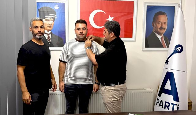 Kırşehir’de Anahtar Parti’ye yeni katılım: Rozetleri Başkan Kaya taktı