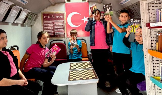 Kırşehir’de Gezici Kütüphane öğrencilerle buluştu
