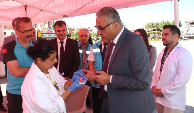 Kırşehir’de Halk Sağlığı Haftası başladı: Cacabey Meydanı’nda sağlık taraması