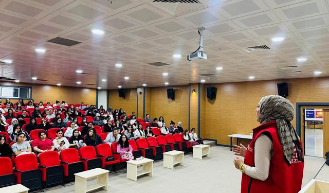 Kırşehir’de üniversiteli gençlere Gençlik Merkezi buluşması