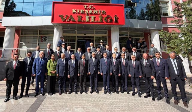 Ticaret Bakanı Ömer Bolat Kırşehir’de Ahi Evran-ı Veli’nin makamını ziyaret etti