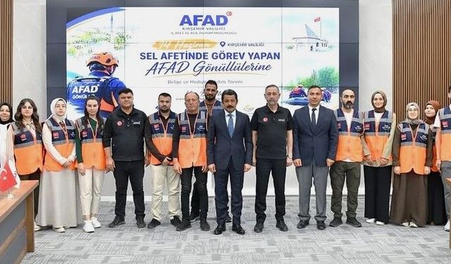 Vali Demiryürek’ten Kırşehir’de sel sonrası dayanışmanın kahramanlarına teşekkür