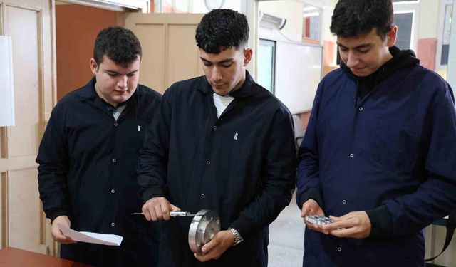 Kırşehir’de meslek lisesinden endüstriyel robot kol atağı
