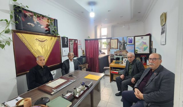 Hayati Ünsal'a teşekkür belgesi takdim edildi