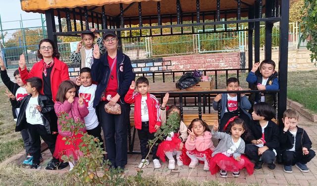 Minik eller geleceğe nefes oluyor!