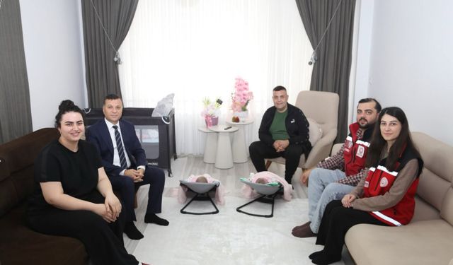 İkiz kız bebekleri dünyaya geldi, Kırşehir’de ziyaret edildiler