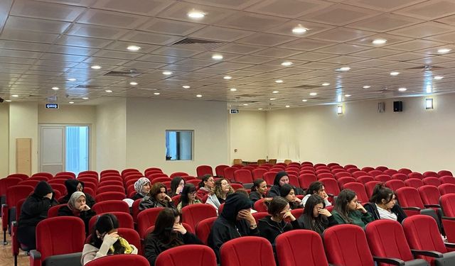 Kırşehir Kaman’da üniversite öğrencilerine uyum konferansı