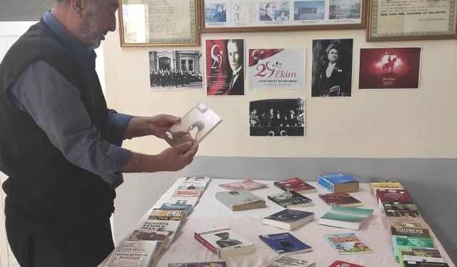 Kırşehir’de Cumhuriyet coşkusu: Kütüphanelerden anlamlı sergi