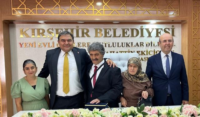 Kırşehir’de görülmemiş aşk! Telefonda tanıştılar, nikâh masasına oturdular