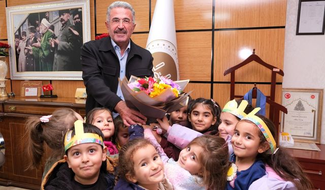 Kırşehir’de minik öğrencilere “Kudüs Yolculuğu” kitabı hediye edildi
