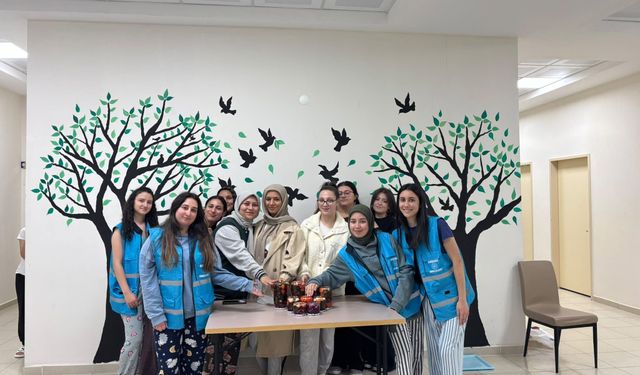 Kırşehir’de öğrenciler “Ninemin Tarifleri” etkinliğinde turşu kurdu