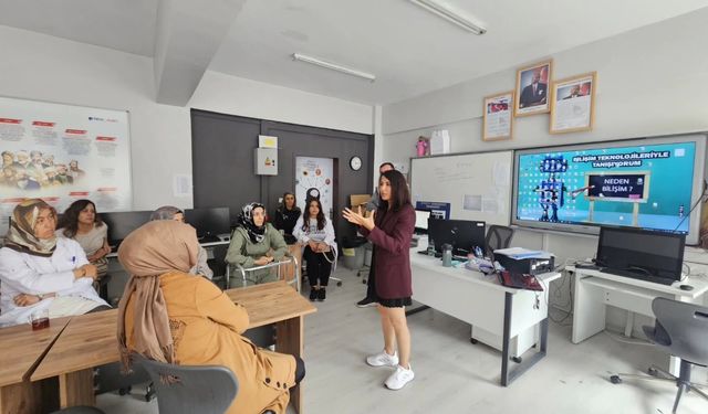Kırşehir’de öğretmenlere TÜBİTAK 4006 ve 2204 bilgilendirmesi