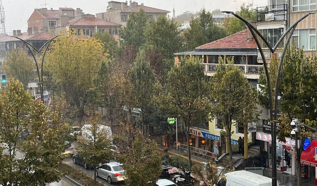 Kırşehir’de sağanak yağış etkili oldu! Vatandaşlar sığınacak yer aradı