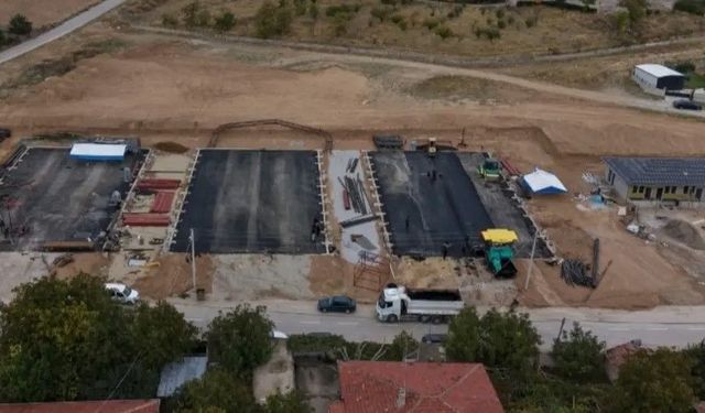Kırşehir’de spor yatırımları hız kesmiyor: Yeni tenis kortları ve spor salonu yükseliyor