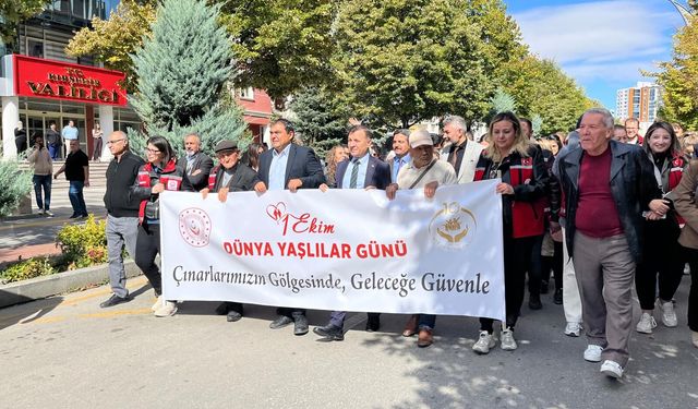 Kırşehir’de yaşlılar ve gençler aynı kortejde buluştu, eğlence meydanlara taştı
