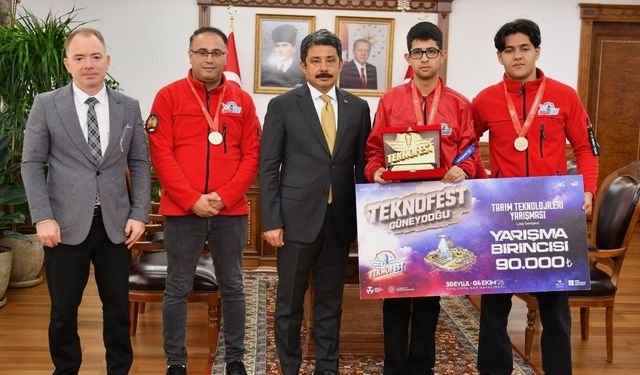 Kırşehir'in gururu oldular! Vali Demiryürek TEKNOFEST şampiyonlarını ağırladı