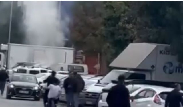 Lale Camii önünde korkutan yangın