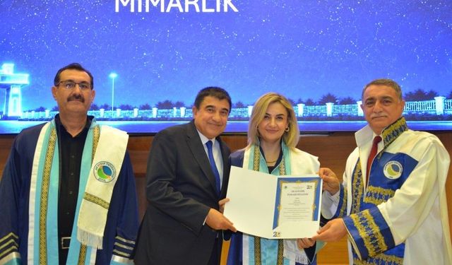 Milletvekili İlhan, eşinin doçentlik gururuna ortak oldu