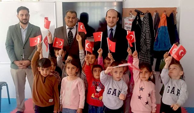 Minik öğrenciler Kaymakam Bayram’a sürpriz karşılama