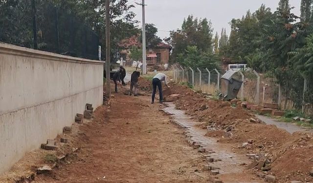 Özbağ’da bozulan yollar için çalışmalar başladı