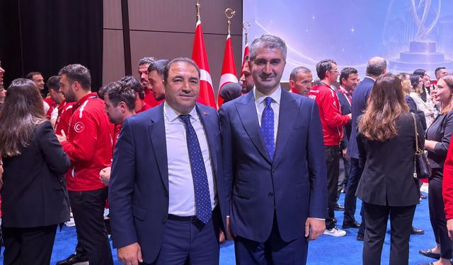 Prof. Dr. Akyel, ödül gecesinde onur konuğu oldu