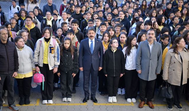 Vali Demiryürek ve Yasin Gülşen öğrencilerle buluştu