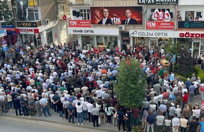 Kırşehir'de siyasi dengeleri değiştiren hamle: CHP'den Yeni Parti'ye toplu geçiş