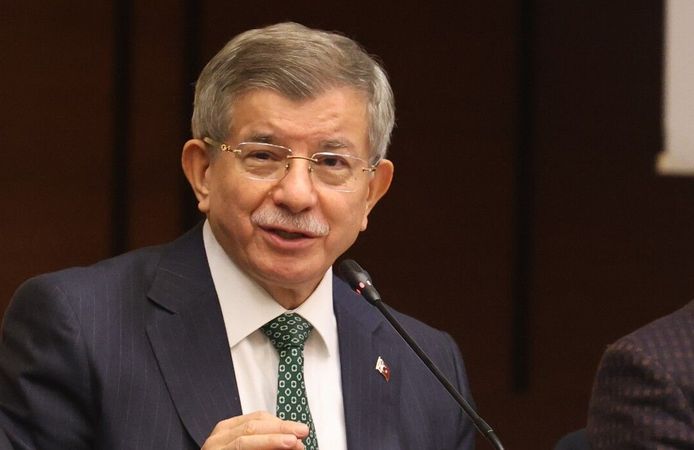 Ahmet Davutoğlu Siyasetten Çekildi: Gelecek Partisi Faaliyetlerini Sonlandırıyor!