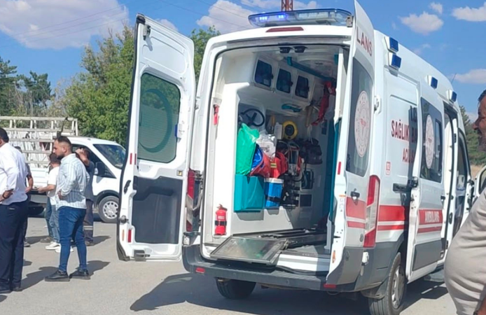 Mucur’da Kaza: 1’i Ağır 2 Kişi Yaralandı