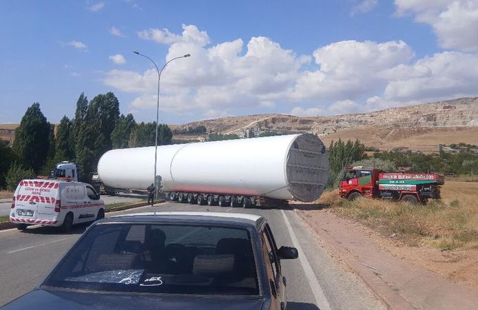 Dönemeyen Kırkayak Kamyon Trafiği Kilitledi