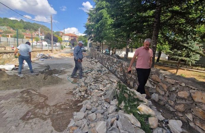 Altyapı Ve Yol Çalışmaları Hız Kesmiyor
