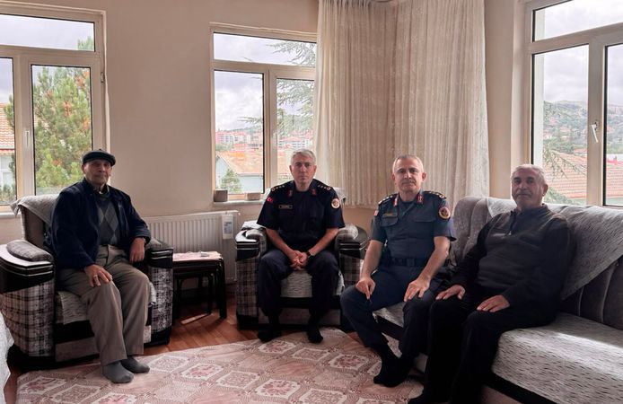 Kırşehir’de Jandarma Komutanları Şehit Ailesiyle Buluştu