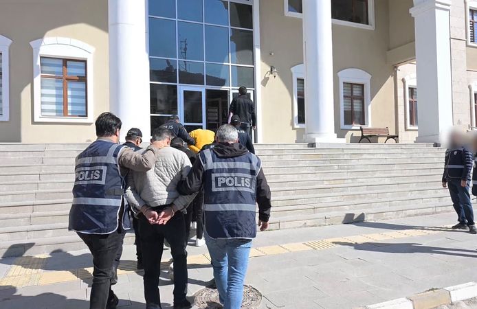 KIRŞEHİR ‘DE BANKA KARTI OPERASYONU: 3 ŞÜPHELİ TUTUKLANDI