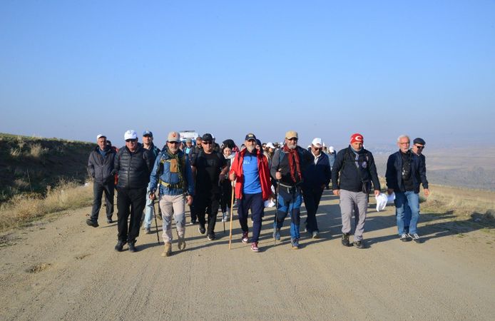 Çeşnigir Köprüsü’nde Cumhuriyet İçin Yürüdüler