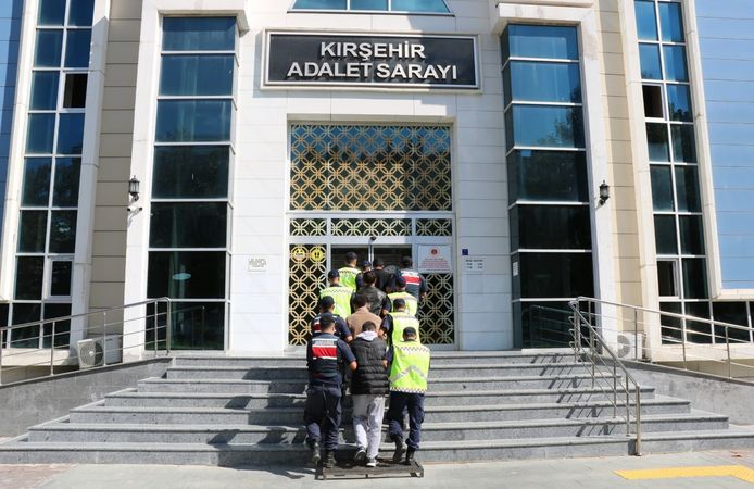 Jandarmadan Zehir Tacirlerine Darbe: 3 Kişi Cezaevinde