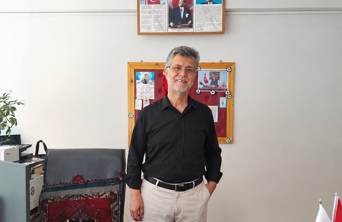 Şahin, Yeni Şiiri "GEL"i Kırlangıç Dağı Eteğinde Seslendirdi