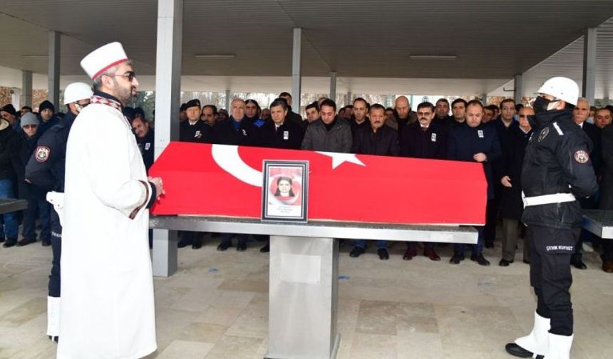 Kocası tarafından öldürülen kadın polis, Malatya’da defnedildi