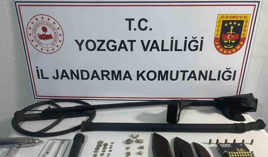 Define ararken yakalandılar