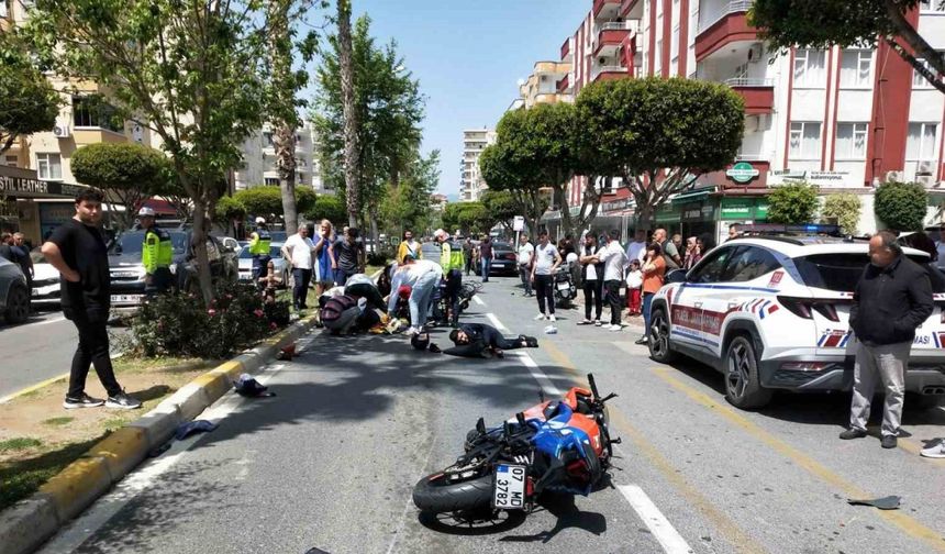Alanya’da motosikletler çarpıştı: 2 yaralı