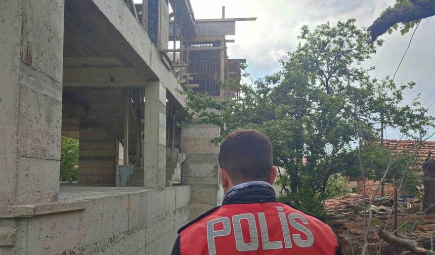 İnşaattan düşen işçi yaralandı