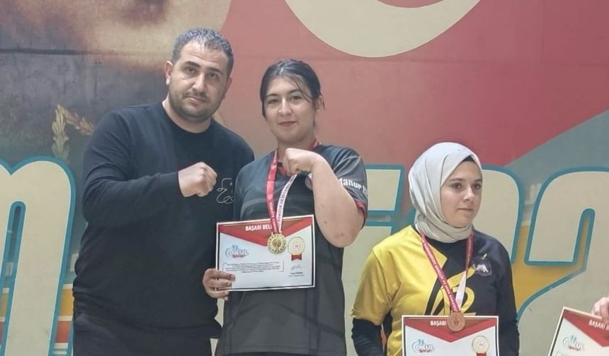 Bileğin gücü Kırşehir’den taştı: Genç sporcular Türkiye’yi salladı
