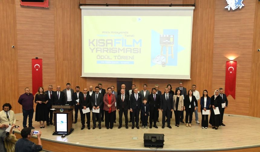 Kırşehir'de Ahilik ruhu kısa filmlerle hayat buldu: Gençler ödüllerini aldı