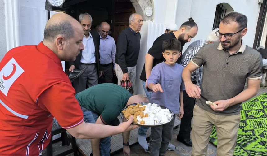Kırşehir Türk Kızılay’ın Üsküp’te ikram sevinci