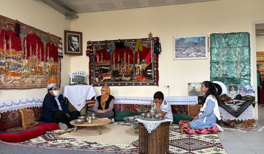 Kırşehir’de “Dilimizin Güzelliği” Sergisi Okul Koridorlarını Renklendirdi
