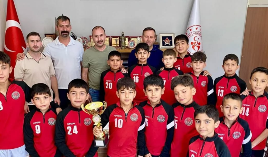 U-12 Şampiyonu Mucurgücü’nden teşekkür durağı
