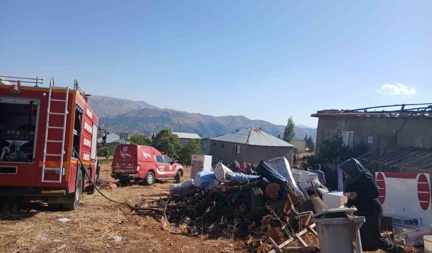 Doğanşehir’de Çatı Yangını Korkuttu