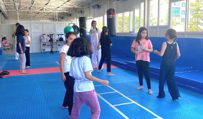 Taekwondo antrenmanları devam ediyor